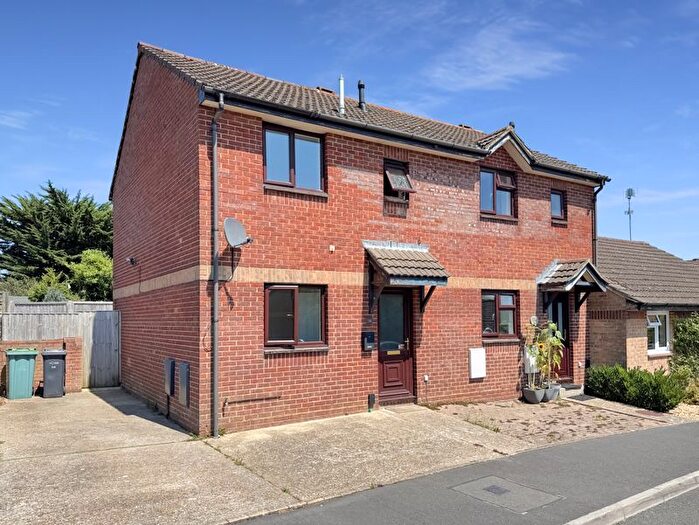3 Bedroom Semi-Detached House To Rent In Downsview Gardens, Wootton, PO33