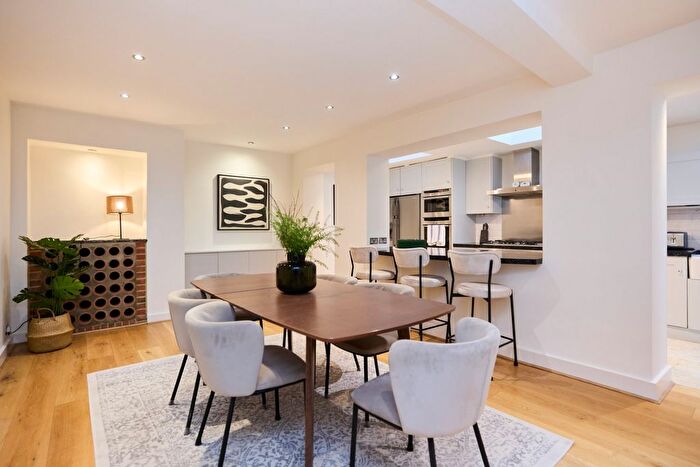 3 Bedroom Flat For Sale In Strathearn Place, Paddington, London, W2
