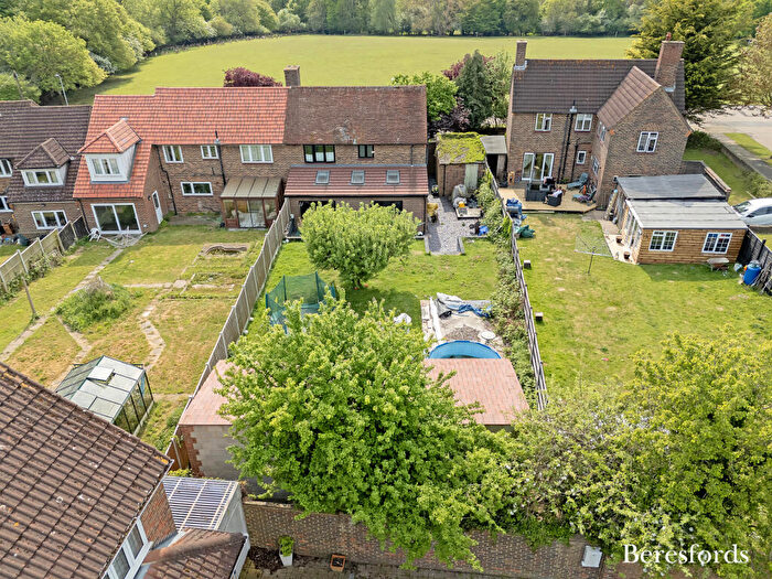 4 Bedroom Semi Detached House For Sale In Priory Grove, Romford, RM3