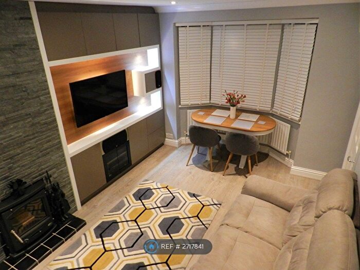 2 Bedroom Maisonette To Rent In Errol Gardens, New Malden, KT3