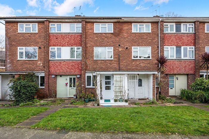 2 Bedroom Maisonette For Sale In South Terrace, Surbiton, KT6