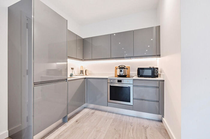 1 Bedroom Apartment For Sale In Ladymead, Guildford, Surrey, GU1