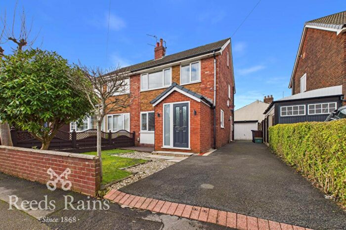 3 Bedroom Semi Detached House For Sale In St. Annes Road, Leyland, Lancashire, PR25