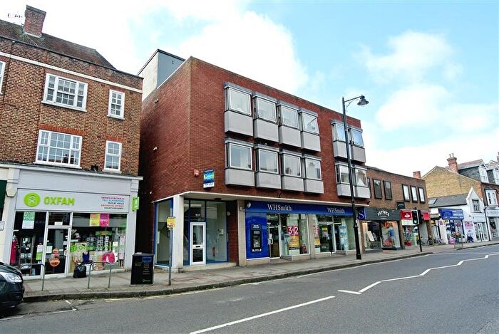 1 Bedroom Flat To Rent In High Street, Weybridge, KT13