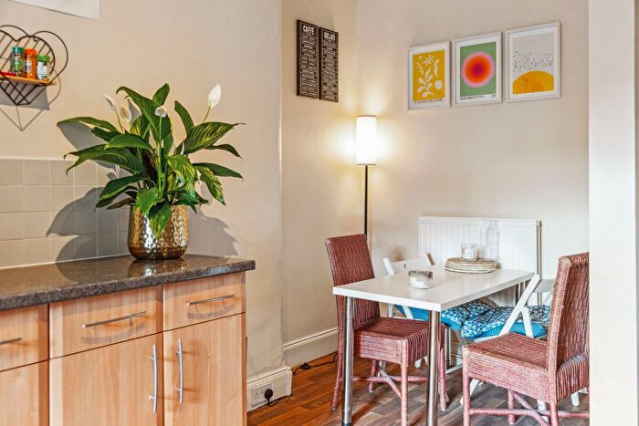 2 Bedroom Flat For Sale In Great Western Road, Glasgow, G4