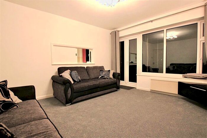 2 Bedroom Flat To Rent In Shevon Court, Brentwood, CM14