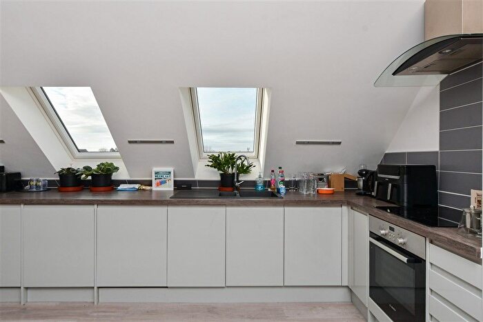2 Bedroom Flat For Sale In Sea Street, Herne Bay, Kent, CT6