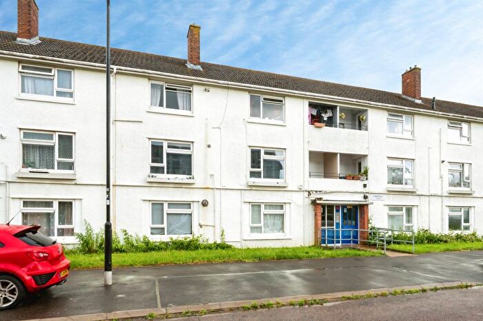 2 Bedroom Flat For Sale In Colwell Close, Southampton, SO16