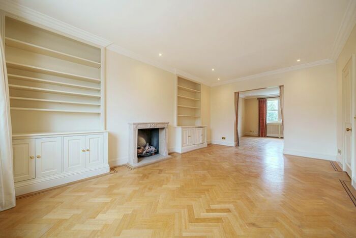 3 Bedroom Flat To Rent In Tregunter Road, London, SW10