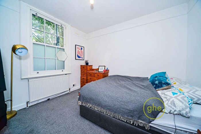 2 Bedroom Flat To Rent In Burns Road, Battersea, London, SW11
