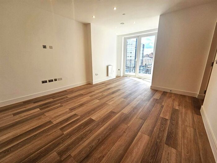 1 Bedroom Flat To Rent In High Street, Aldershot, GU11