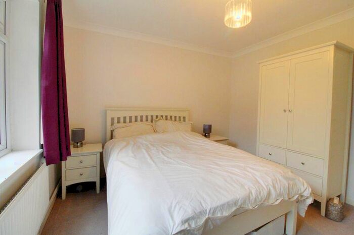 2 Bedroom Flat For Sale In Lambs Close, Cuffley, EN6