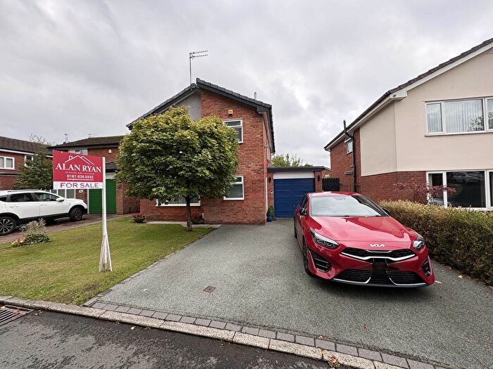 4 Bedroom Detached House For Sale In Larchwood, Oldham, OL9