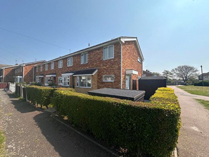 3 Bedroom End Of Terrace House To Rent In Meadow View Walk, Canvey Island, SS8