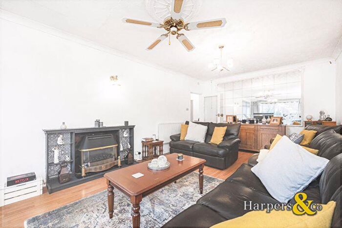 2 Bedroom Detached Bungalow For Sale In Church Hill, Dartford, DA2