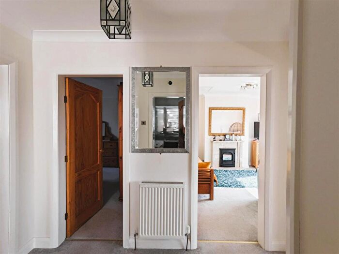 1 Bedroom Flat To Rent In Overlea Avenue, Deganwy, Conwy, LL31