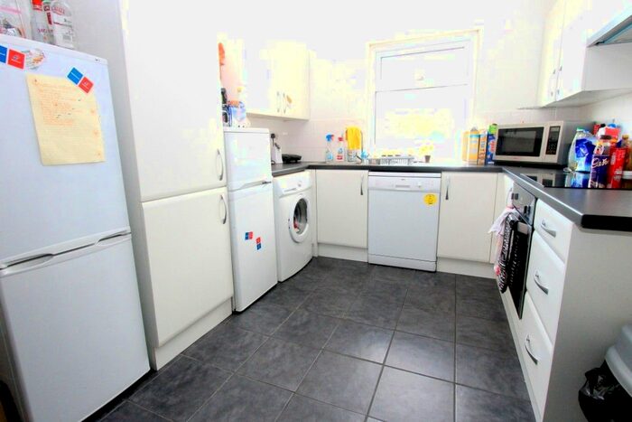 5 Bedroom Semi-Detached House To Rent In Staplefield Drive, Brighton, BN2