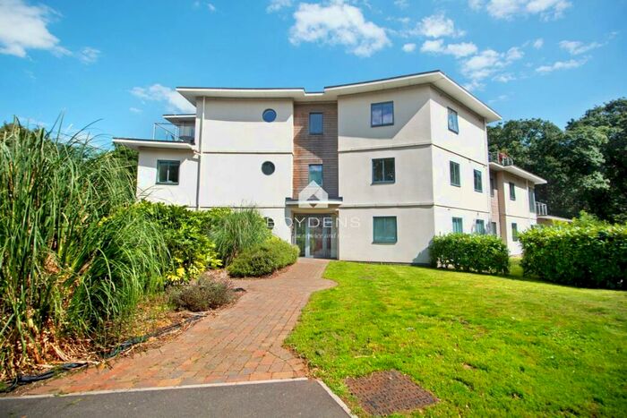 2 Bedroom Apartment To Rent In Central Avenue, Frinton On Sea, CO13