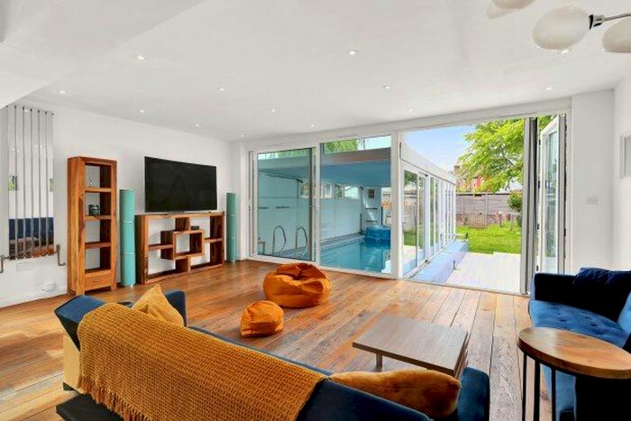 3 Bedroom Bungalow To Rent In Haliburton Road, Twickenham, TW1