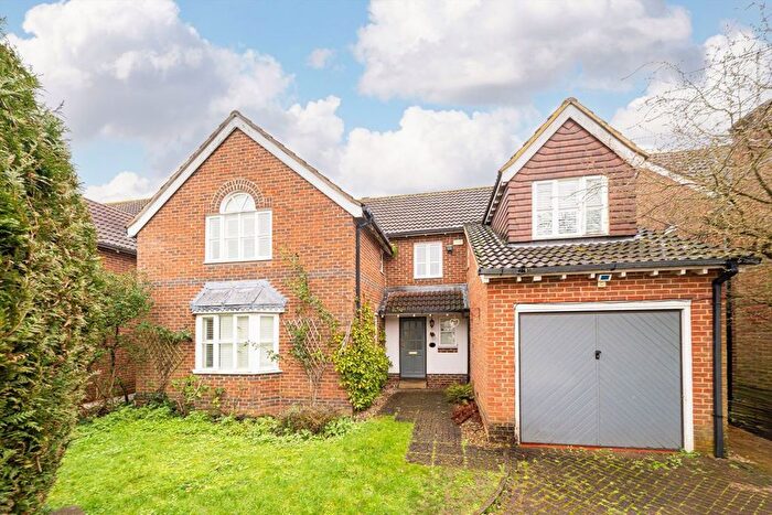 5 Bedroom Property For Sale In Staniland Drive, Weybridge, KT13