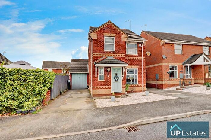 3 Bedroom Link Detached House For Sale In Trentham Close, Maple Park, Nuneaton, CV11