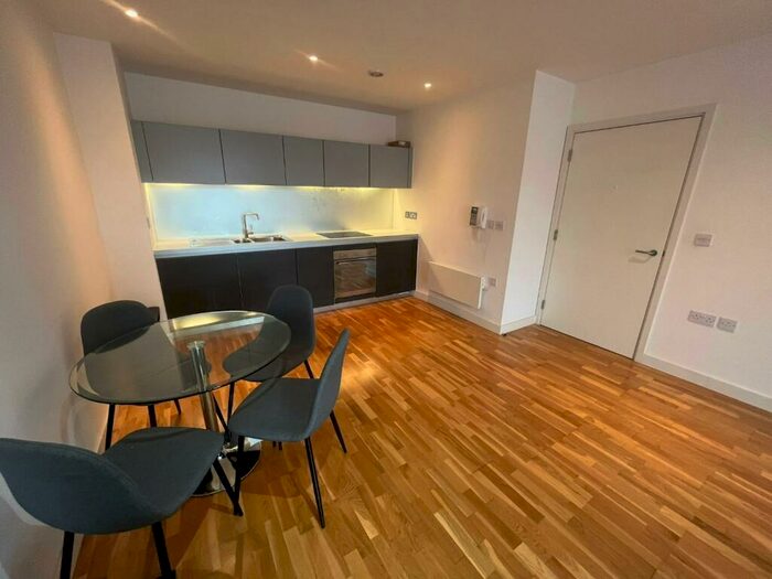 1 Bedroom Apartment To Rent In Piccadilly Place, Manchester, M1