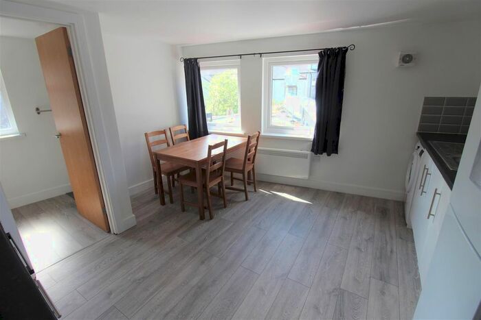 2 Bedroom Flat To Rent In Salisbury Road, Cathays, Cardiff, CF24