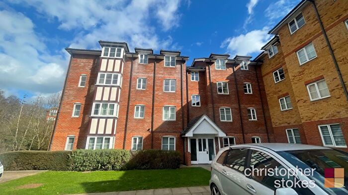 2 Bedroom Flat For Sale In Yukon Road, Broxbourne, Hertfordshire, EN10