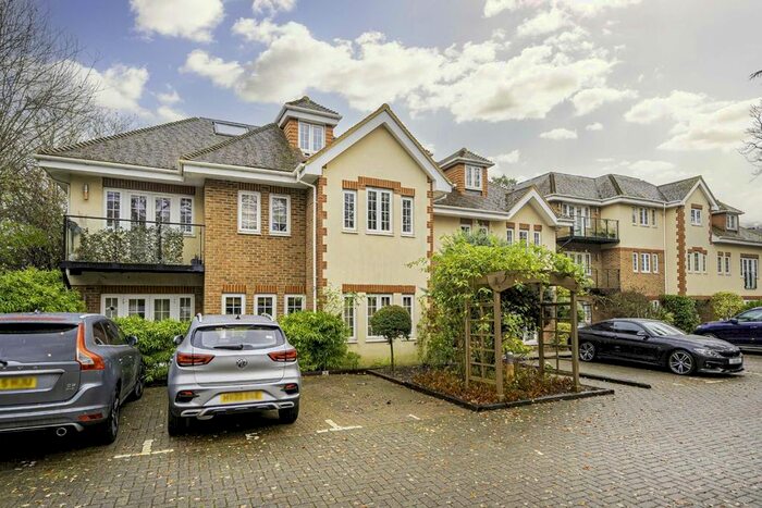 1 Bedroom Flat To Rent In Sheerwater Road, Woodham, Addlestone, KT15