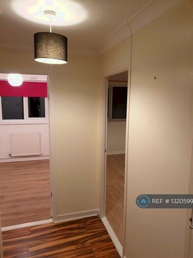 2 Bedroom Flat To Rent In Basildon, Basildon, SS13