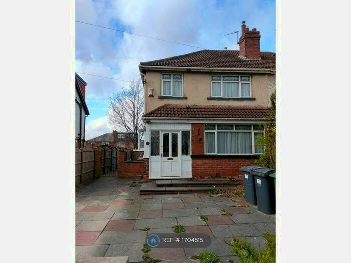 3 Bedroom Semi-Detached House To Rent In Talbot Road, Leeds, LS8