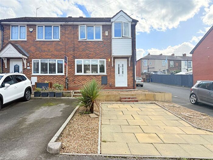 3 Bedroom Mews For Sale In St. Marks Street, Dukinfield, SK16