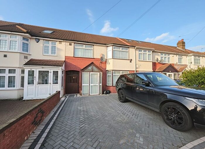 4 Bedroom Semi-Detached House To Rent In Mornington Crescent, Hounslow, TW5