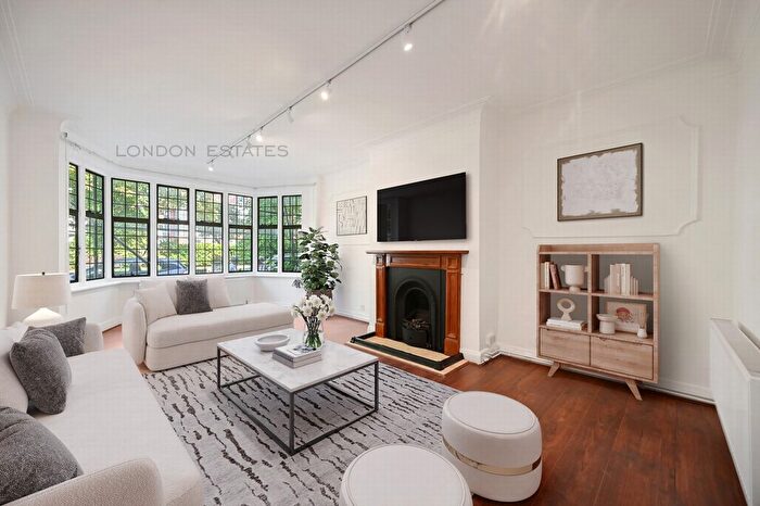 3 Bedroom Flat To Rent In Highlands Heath, Portsmouth Road, Putney, SW15