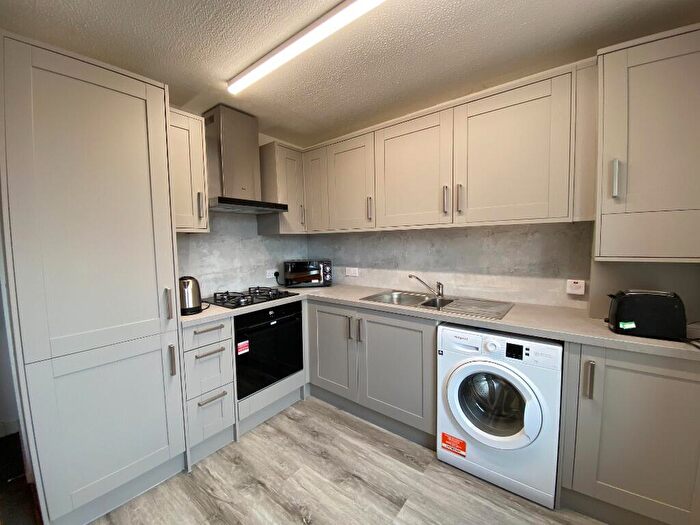 3 Bedroom Flat To Rent In Brown Street, Newington, Edinburgh, EH8