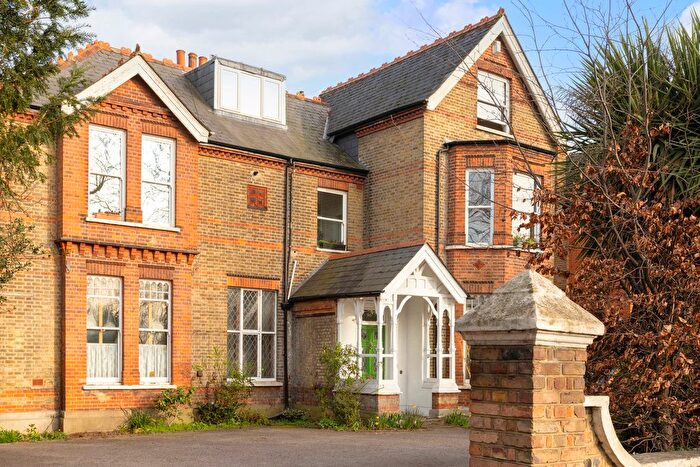 1 Bedroom Flat For Sale In Gunnersbury Avenue, Ealing, London, W5