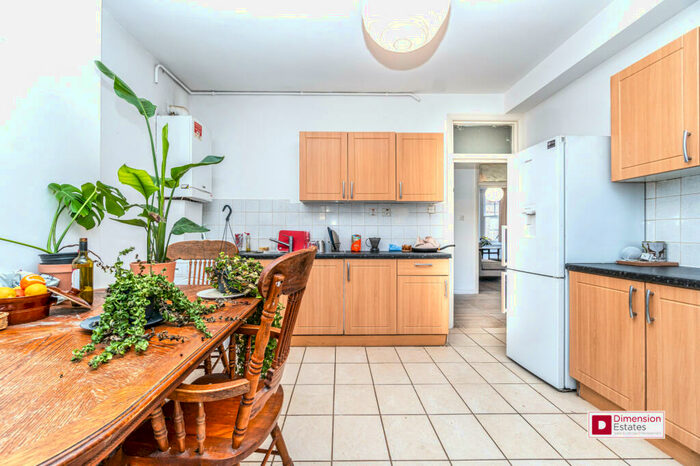 2 Bedroom Flat To Rent In Clapton Square, Lower Clapton, Hackney, London, E5