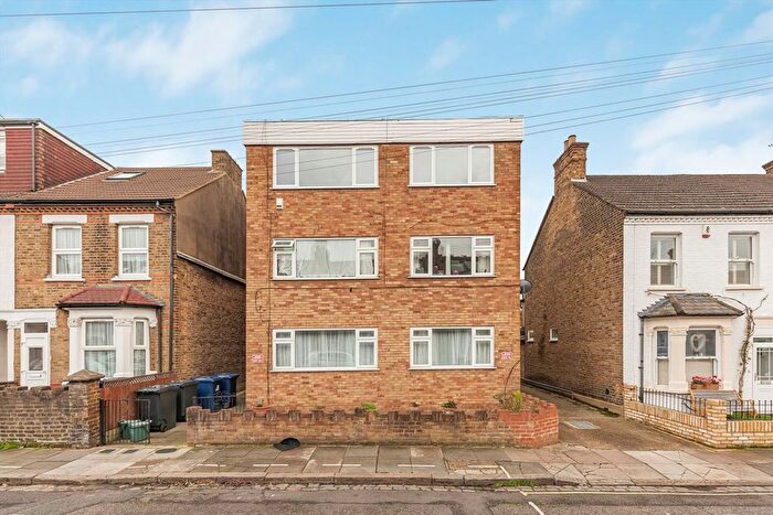 2 Bedroom Flat To Rent In Studley Grange Road, Hanwell, W7