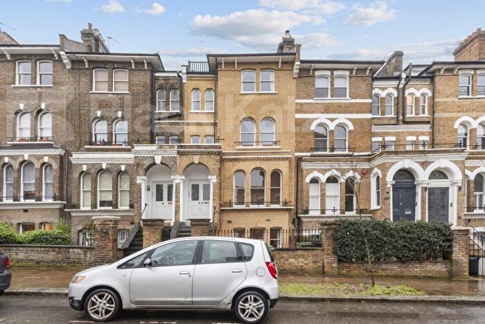 1 Bedroom Flat To Rent In South Villas, Camden Square, NW1