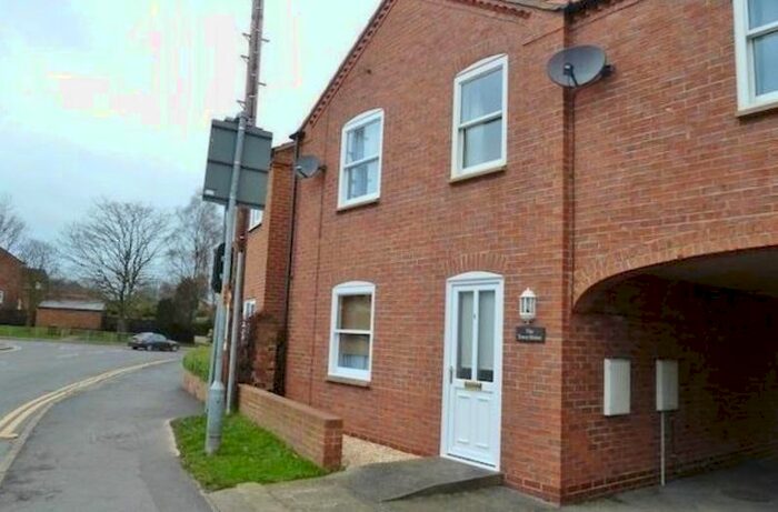 2 Bedroom Town House To Rent In Monks Dyke Road, Louth, LN11