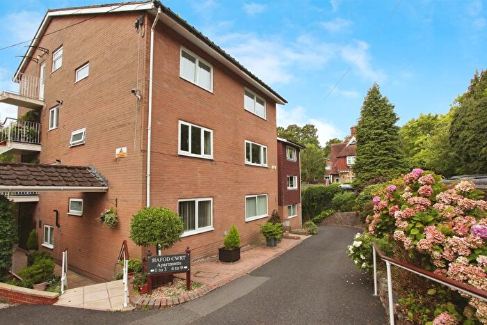 2 Bedroom Flat For Sale In Stow Park Crescent, Newport, NP20
