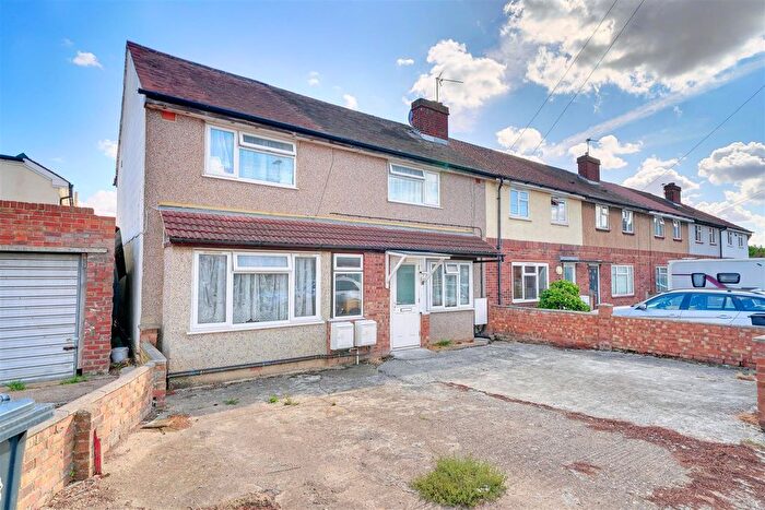 2 Bedroom Flat For Sale In Sheppard Close, Enfield, EN1