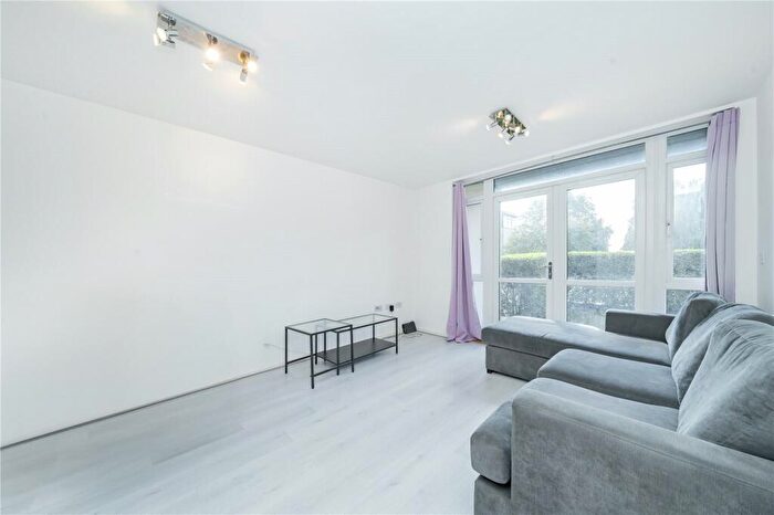 2 Bedroom Apartment To Rent In Thirleby Road, London, NW7