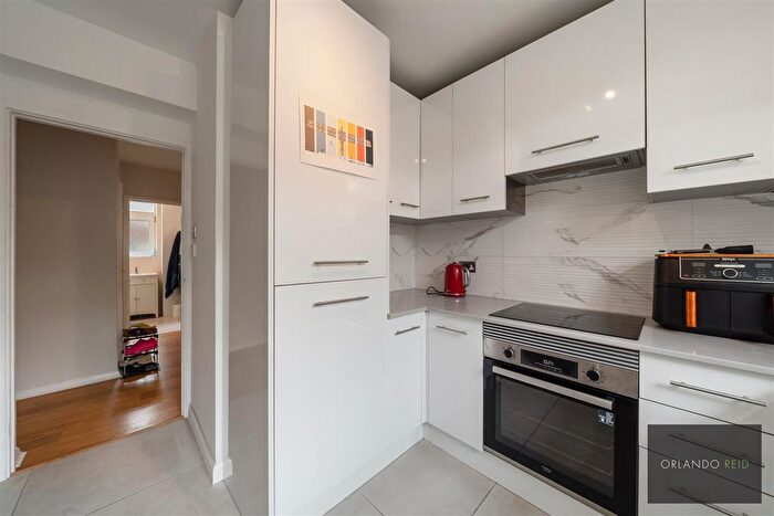 2 Bedroom Flat For Sale In Cubitt Terrace, Clapham, SW4