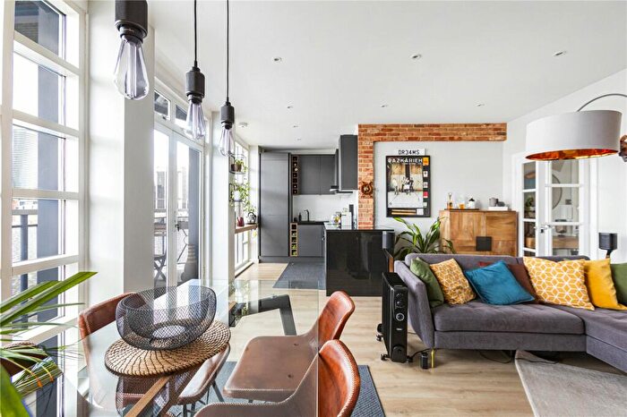 2 Bedroom Apartment To Rent In Arden Crescent, London, E14