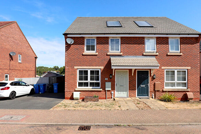 3 Bedroom Semi-Detached House For Sale In Knockhill Close, Burton Latimer, Kettering, NN15