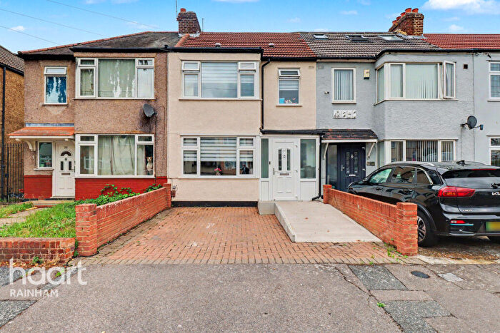3 Bedroom Terraced House For Sale In Grove Park Road, Rainham, RM13