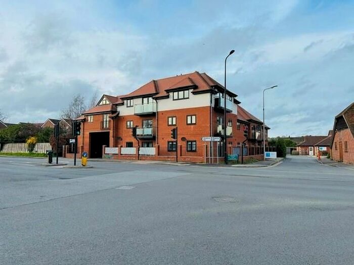 2 Bedroom Flat To Rent In Chapel Street, Thatcham, RG18