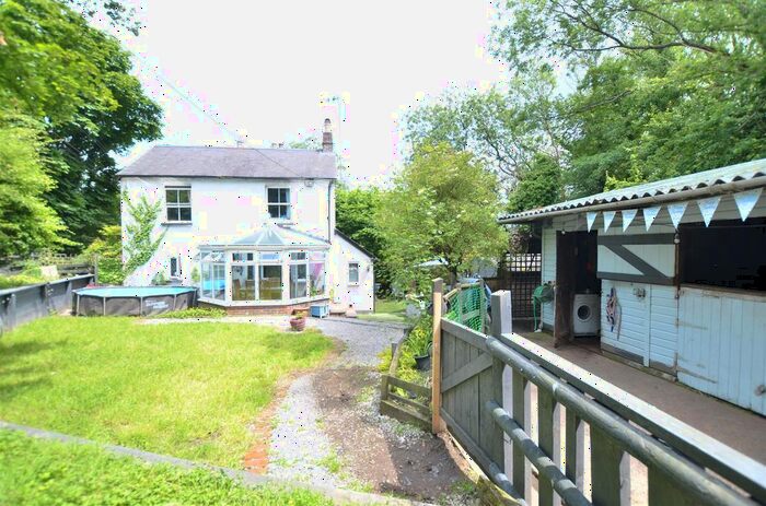 Country House For Sale In Elm Cottages, Godstone Hill, Godstone, RH9