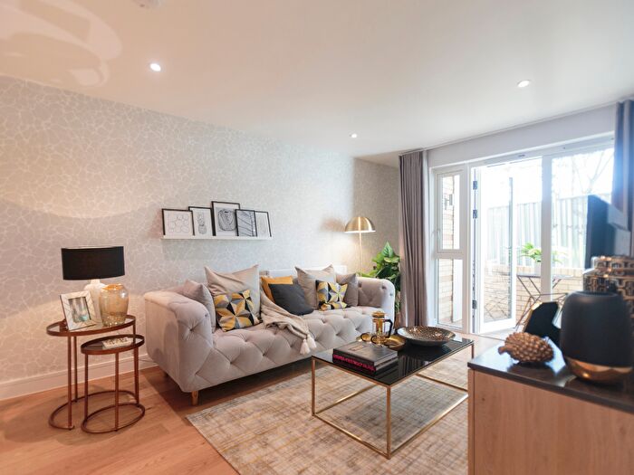 3 Bedroom Flat For Sale In Mullins Place, London, SW4